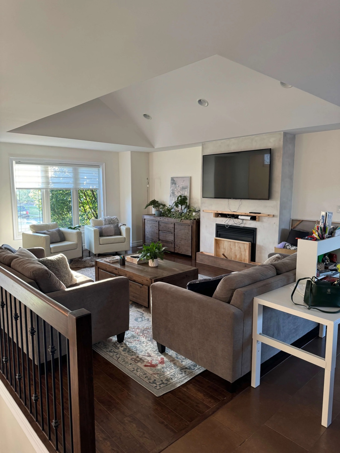 Interior repaint with clean cut lines Interior repaint with clean cut lines